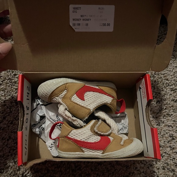 MARS YARD NIKES 4C - Picture 2 of 3